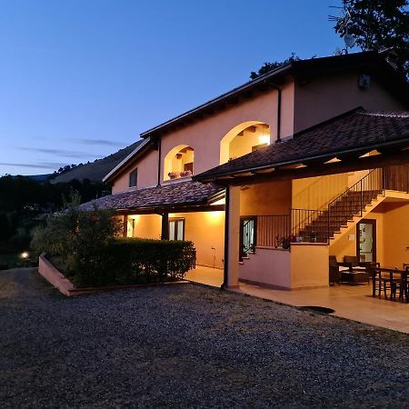 Agriturismo L'Ulivo Padula Eksteriør bilde