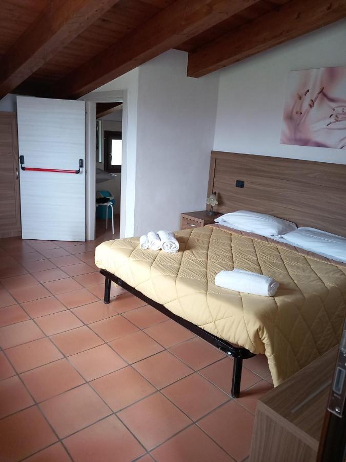 Agriturismo L'Ulivo Padula Eksteriør bilde