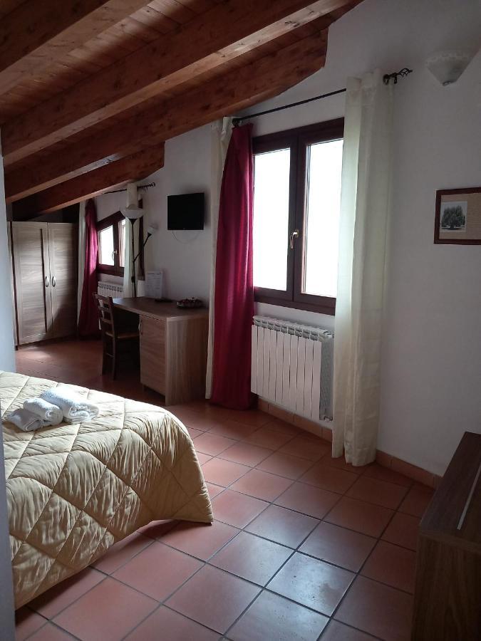 Agriturismo L'Ulivo Padula Eksteriør bilde