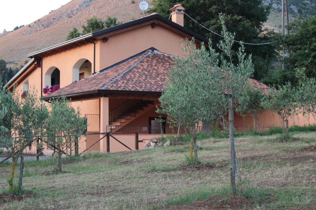Agriturismo L'Ulivo Padula Eksteriør bilde