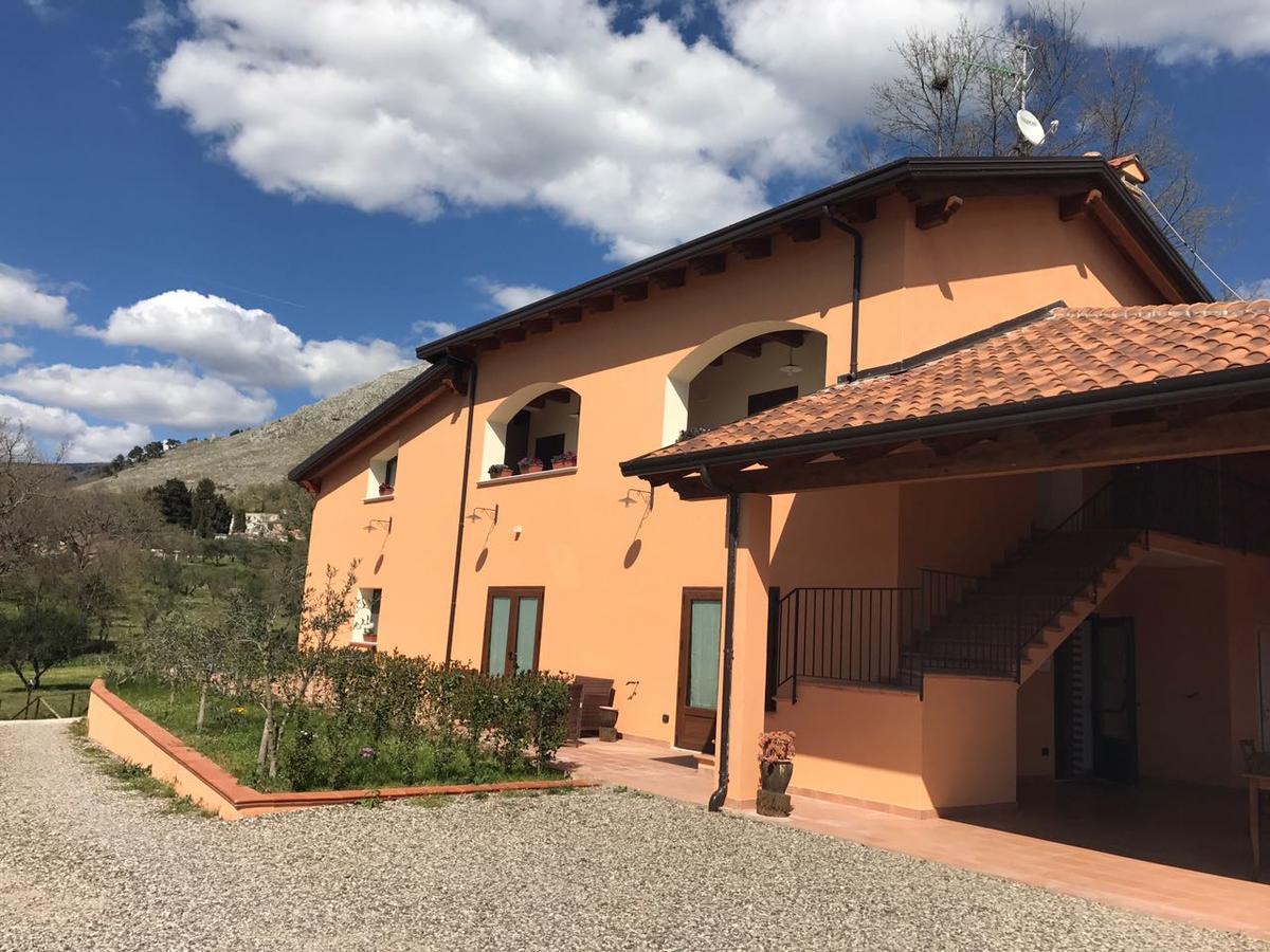 Agriturismo L'Ulivo Padula Eksteriør bilde